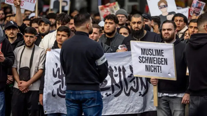 Hambourg: l'État islamique manifeste pour l'établissement d'un califat