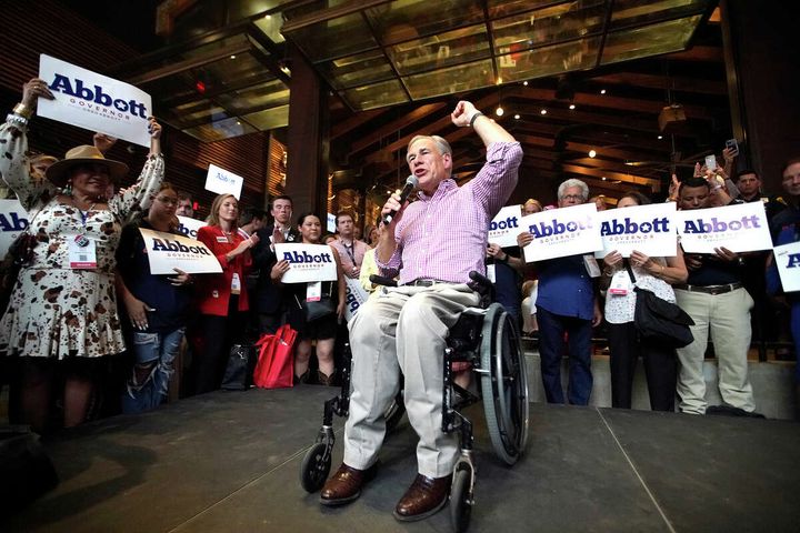 Le gouverneur paraplégique du Texas déporte ses chicanos à New-York