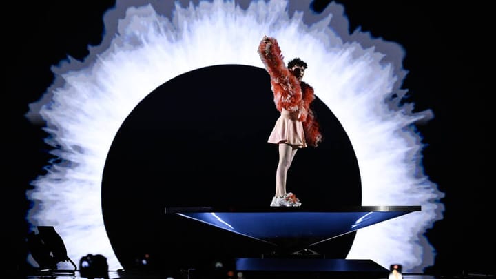 Eurovision: la Suisse représentée par un travelo non-binaire