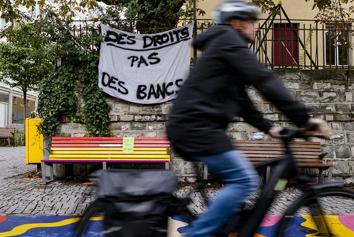La ville de Lausanne inaugure des bancs LGBTQP