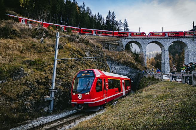 La Suisse bat le record du train le plus long du monde